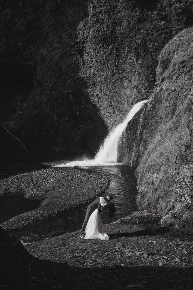 Casey & Jason’s Dreamy Iceland Elopement: From Glacier Ceremony to Hidden Waterfalls