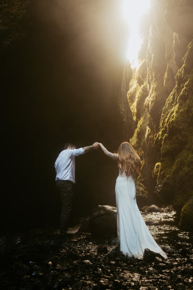 Romantic Engagement in Iceland – Nauthúsagil & Reynisfjara