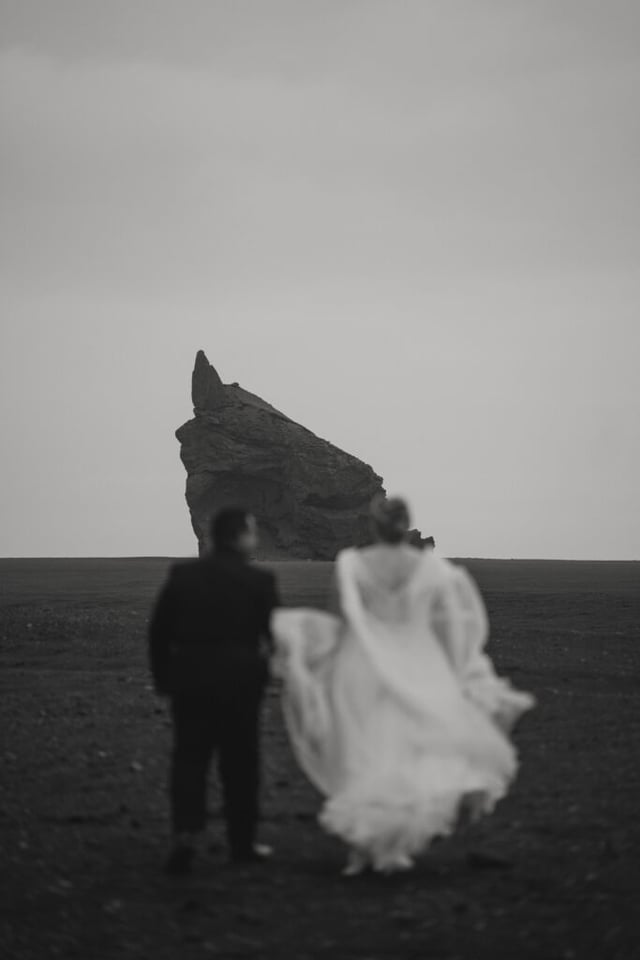 Vlada & Alejandro – Iceland Elopement in Gígjagjá + Reynisfjara