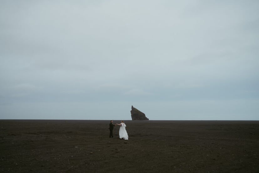 Vlada & Alejandro – Iceland Elopement in Gígjagjá + Reynisfjara