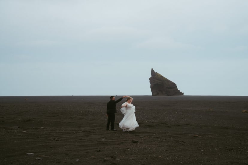 Vlada & Alejandro – Iceland Elopement in Gígjagjá + Reynisfjara