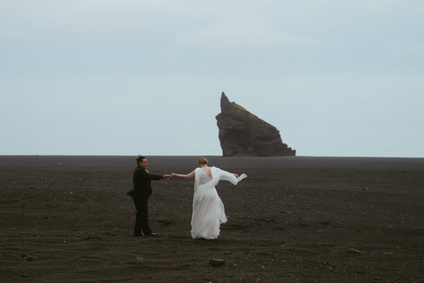 Vlada & Alejandro – Iceland Elopement in Gígjagjá + Reynisfjara