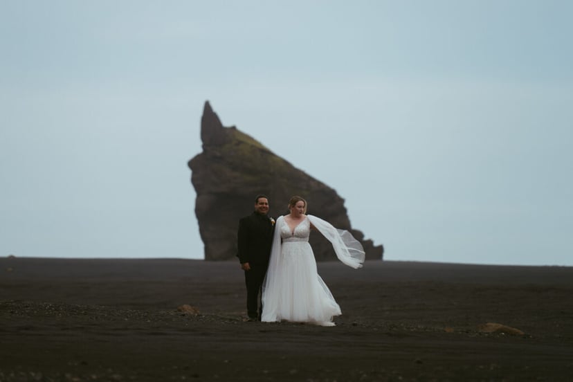 Vlada & Alejandro – Iceland Elopement in Gígjagjá + Reynisfjara