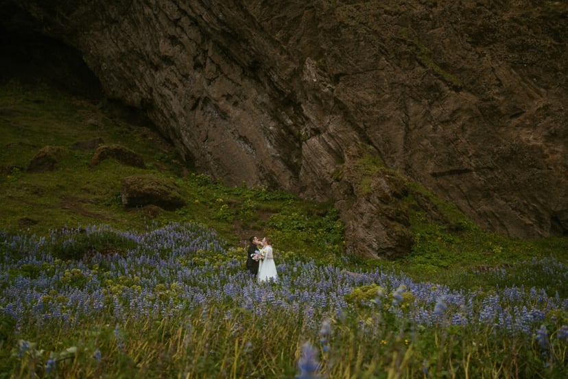 Vlada & Alejandro – Iceland Elopement in Gígjagjá + Reynisfjara