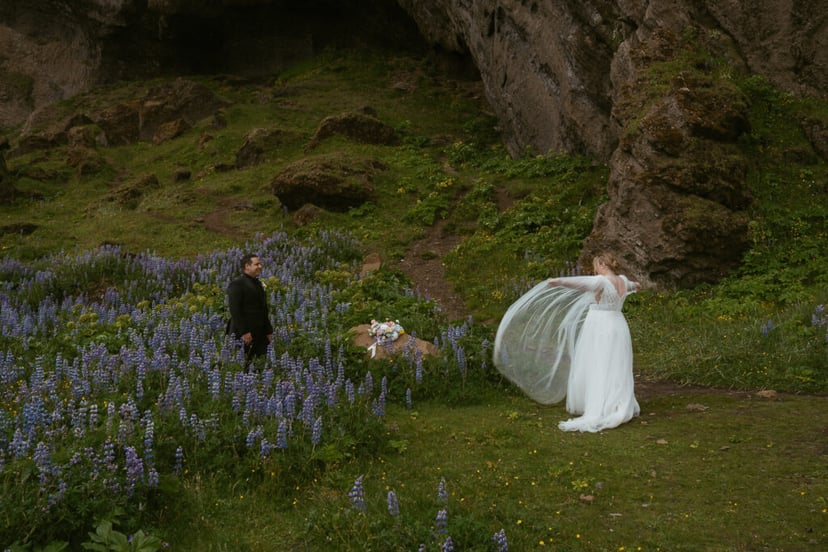Vlada & Alejandro – Iceland Elopement in Gígjagjá + Reynisfjara
