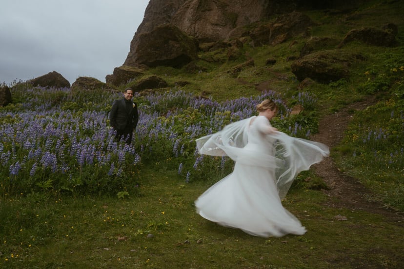 Vlada & Alejandro – Iceland Elopement in Gígjagjá + Reynisfjara