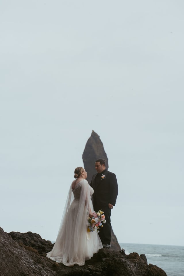 Vlada & Alejandro – Iceland Elopement in Gígjagjá + Reynisfjara