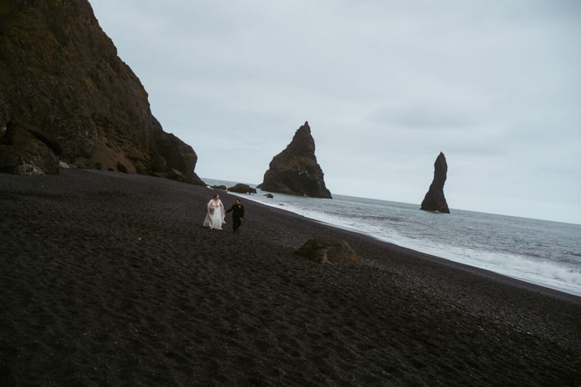 Vlada & Alejandro – Iceland Elopement in Gígjagjá + Reynisfjara