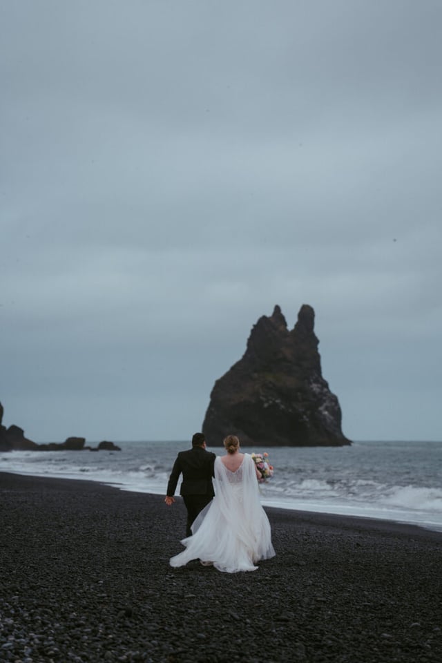 Vlada & Alejandro – Iceland Elopement in Gígjagjá + Reynisfjara
