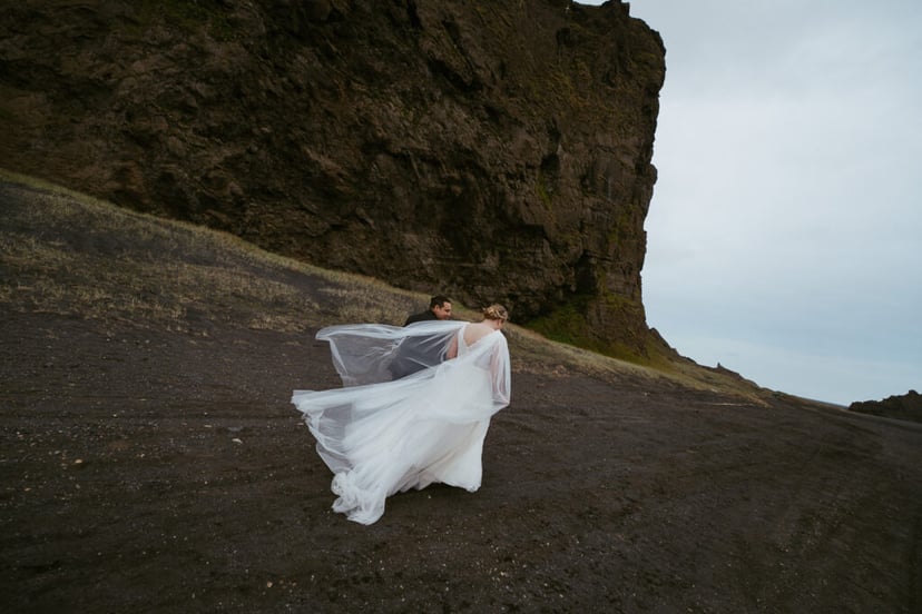 Vlada & Alejandro – Iceland Elopement in Gígjagjá + Reynisfjara