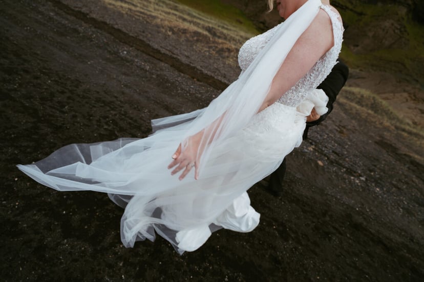 Vlada & Alejandro – Iceland Elopement in Gígjagjá + Reynisfjara