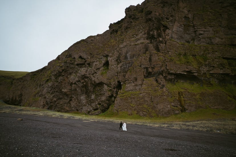 Vlada & Alejandro – Iceland Elopement in Gígjagjá + Reynisfjara