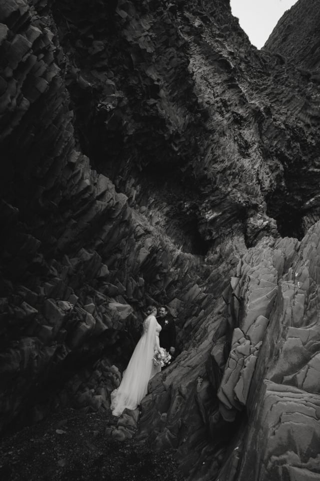 Vlada & Alejandro – Iceland Elopement in Gígjagjá + Reynisfjara