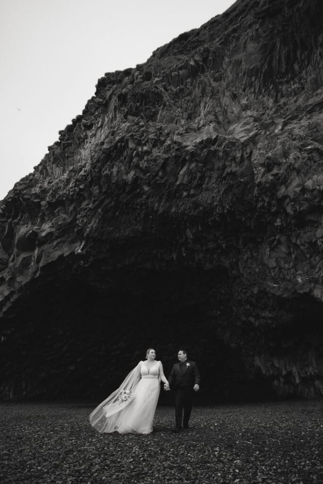 Vlada & Alejandro – Iceland Elopement in Gígjagjá + Reynisfjara